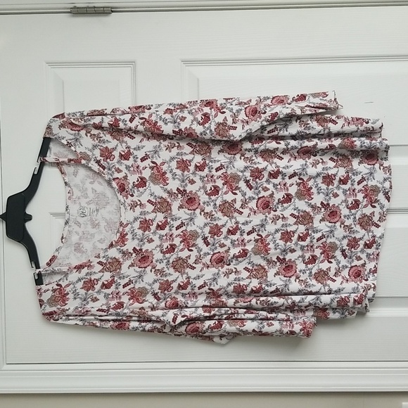 Westport Women's Floral Top - Picture 1 of 11